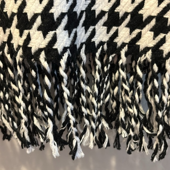 Houndstooth scarf - Picture 3 of 5